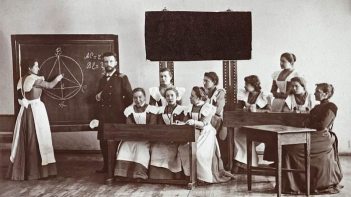 История праздника