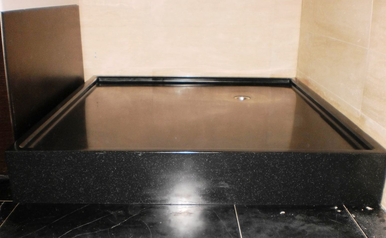 Каменный поддон для душевой