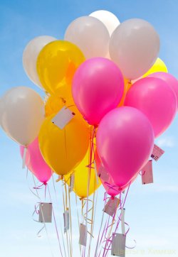 Желания крепятся к воздушным шарам