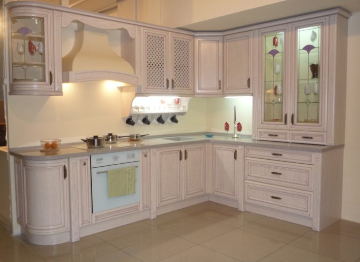 классические кухни из массива