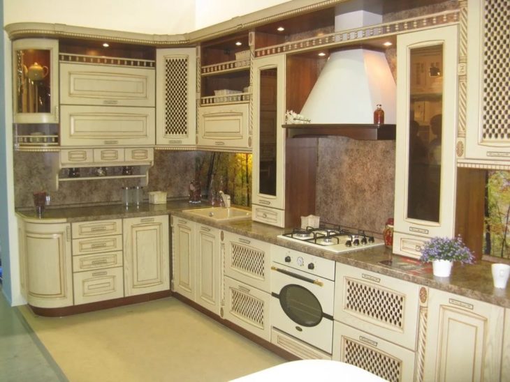 дизайн кухни из массива